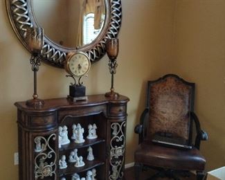 Small chest & mirror