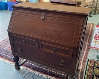 ANTIQUE FOYER DESK
