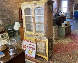 GFREAT VINTAGE KITCHEN CABINET