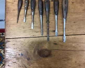 7 PERFECT HANDLE VINTAGE SCREWDRIVERS
