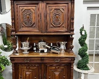 Double venetian oval mirrors, perfect for a double sink in a bathroom. pair of heavy iron planters