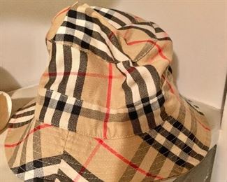 Burberry hat reversible 