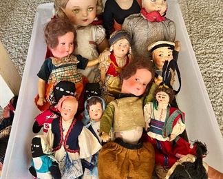Vintage collection of dolls 