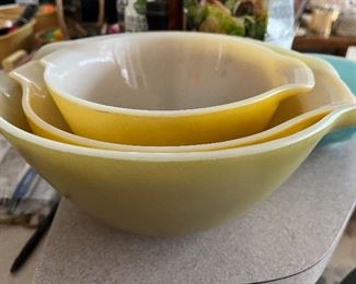 Vintage pyrex stacking bowls