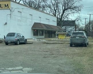 M&M Estate Sale Front Door