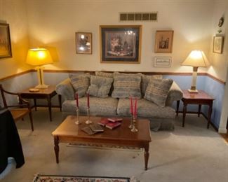 VIEW OF THE LIVINGROOM