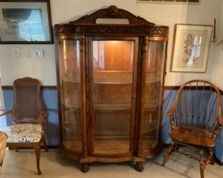 ANTIQUE OAK CABINET. 