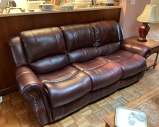 LEATHER RECLINER SOFA.  