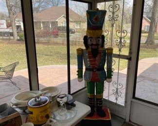 LIGHT UP NUT CRACKER