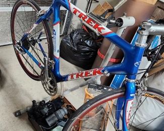 Men's Trek Bike and stand 