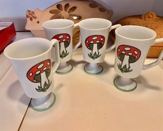 Set of 4 vintage mushroom coffee mugs by Ross Havers