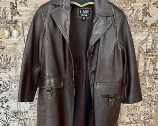 Leather coat with pockets 