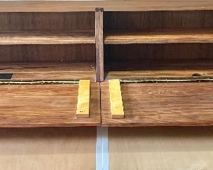 Shelving behind the bed 