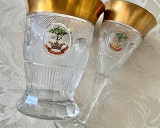 Gold encrusted Hamilton Crest glasses, cordials 