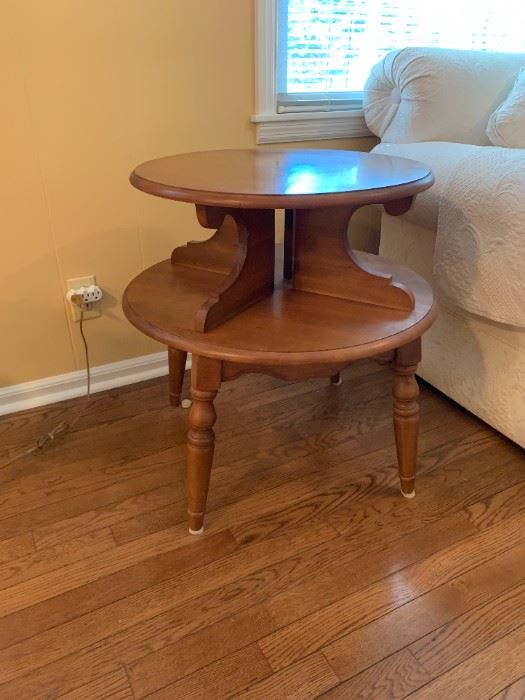 #4	Maple Book End Table w/Round Top Shelf - 25x25	 $75.00 
