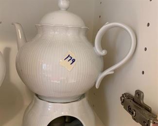 #178	kaiser Romantion W. Germany teapot w warmer 	 $40.00 
