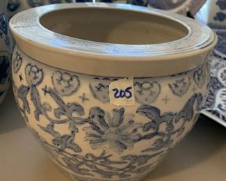 #205	6.5x 8 round blue white planter 	 $20.00 
