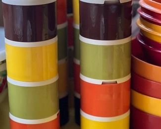 VTG TUPPERWARE STACKING SPICE SALT SHAKER CONTAINER SET