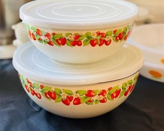 6 VTG KOBE KITCHEN STRAWBERRY ENAMEL METAL MIXING NESTING BOWLS STRAWBERRIES