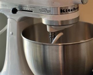 KITCHEAID MIXER WHITE