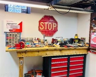 WORK SHOP WITH LOTS OF TOOLS 