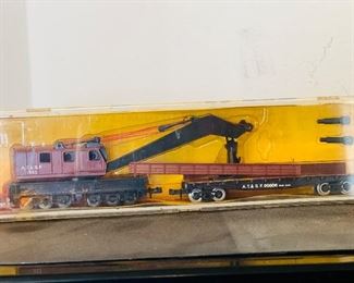 SCALE AHM MINITRAINS SANTE FE WRECKING CRANE W/FLAT CAR 