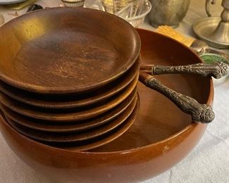 wood salad bowls and serving set