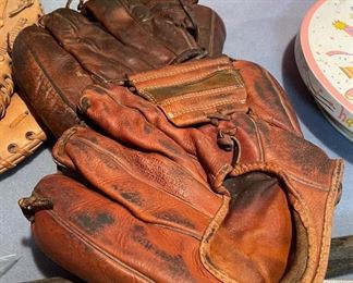 vintage baseball mits 