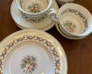Wedgewood Bone China set ("sandringham")