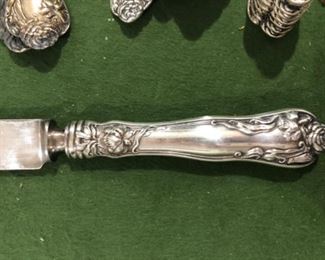 Lovely Art Nouveau pattern in excellent condition.