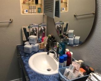 Lots of new household items