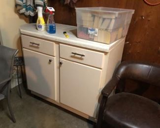 Rolling kitchen island with storage