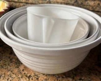 Kitchen bowls and other accessories