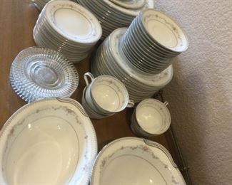 Noritake Fairmont Design 12 Piece China Set