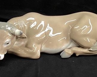 LLADRO COW LAYING DOWN PORCELAIN FIGURINE WITH BOX