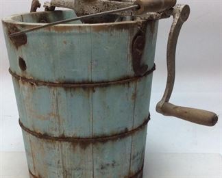 ANTIQUE WHITE E MOUNTAIN ICE CREAM CHURN