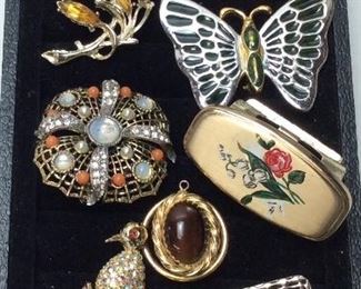VTG. COSTUME JEWELRY PINS & BROOCHES