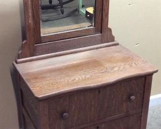 CHILDRENS VANITY w MIRROR