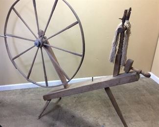 ANTIQUE GREAT SPINNING WHEEL 1800s