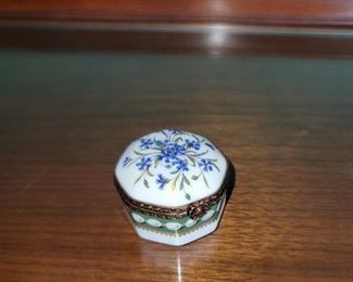 Ancienne Manufacture Royale Limoges trinket box. "Marie Antoinette" pattern of Blue Corn Flowers