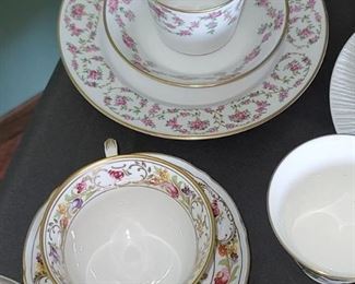 Heinrich Porzellan; Schumann Arzberg, Bavaria, Empress Dresden Flowers Tea Cups and Saucers