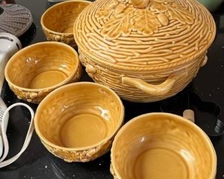 Soup tureen and bowls