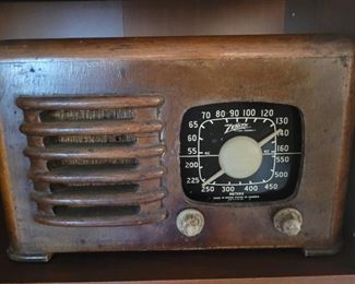 Another old radio made by Zenith