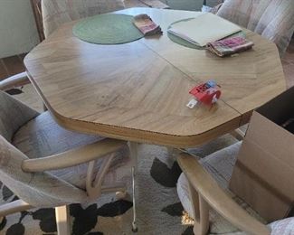 Nice table, with an extra leaf and four chairs