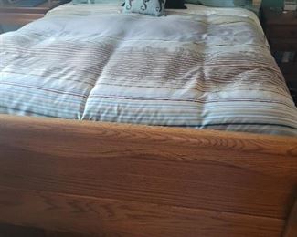 Queen size bed in very good condition
