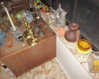 Witty corner tale with stuff