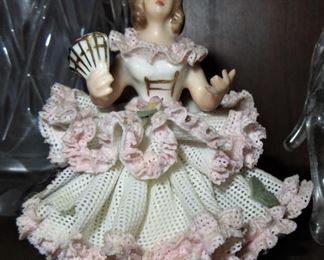 Witty ruffle skirt lady