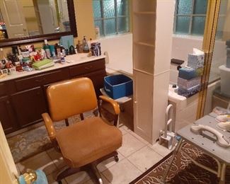 Bathroom Items and Vintage Office Chair