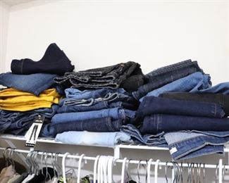 Tons of clothes for size 2 to 22  