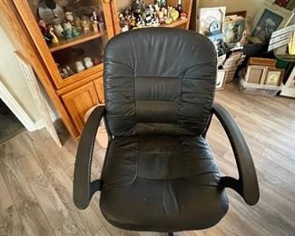 Desk chair, excellent condition